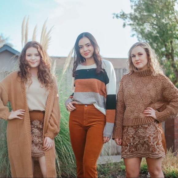 Color Block Sweater - Picture 2 of 3